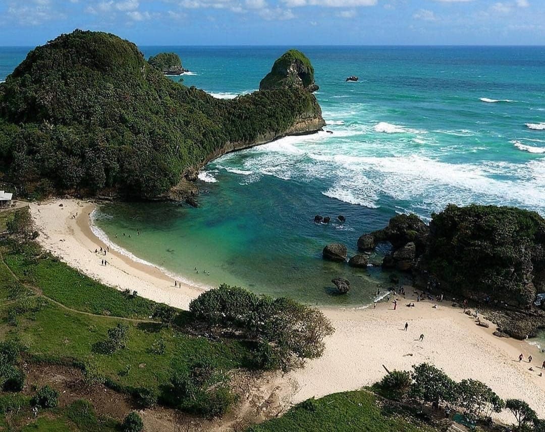 Pesona Pantai dan Laut Indonesia : Surga Tersembunyi Nusantara